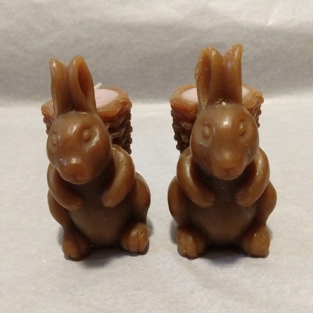 Pair of bunny rabbit candles with baskets - Picture 2 of 6